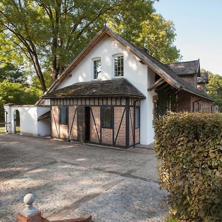 Gasthaus Dom Lowczego Gnoyna Park Radziejowice Exterior foto