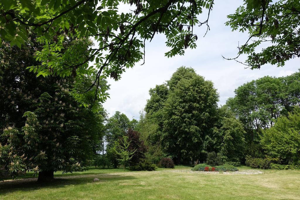 Gasthaus Dom Lowczego Gnoyna Park Radziejowice Exterior foto