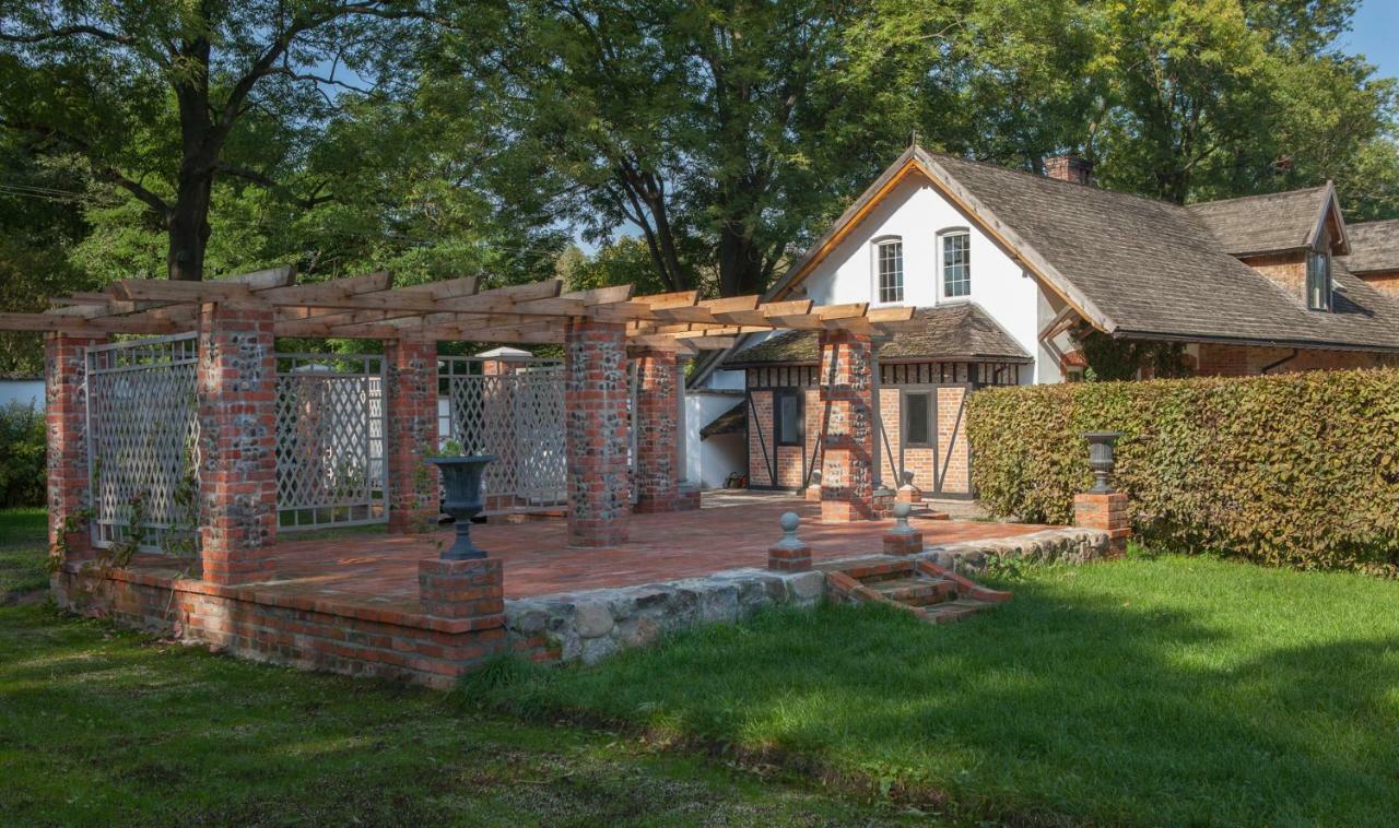 Gasthaus Dom Lowczego Gnoyna Park Radziejowice Exterior foto