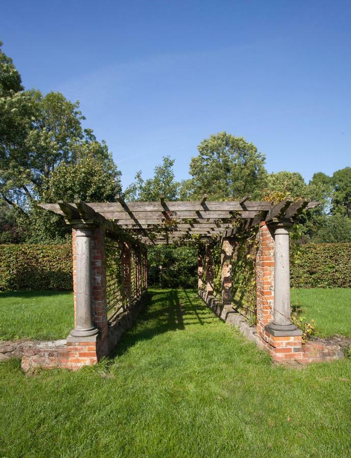 Gasthaus Dom Lowczego Gnoyna Park Radziejowice Exterior foto