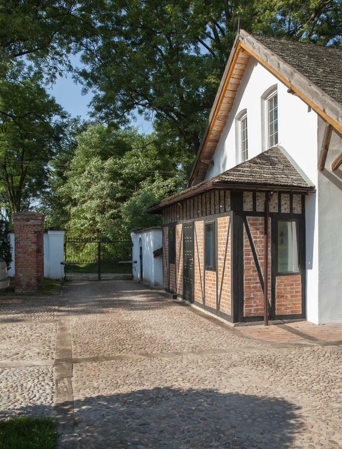 Gasthaus Dom Lowczego Gnoyna Park Radziejowice Exterior foto