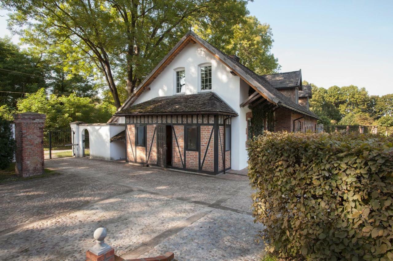 Gasthaus Dom Lowczego Gnoyna Park Radziejowice Exterior foto